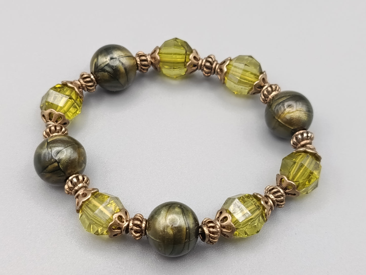 Elegantes Damen Armband Olivgrüne Perlen