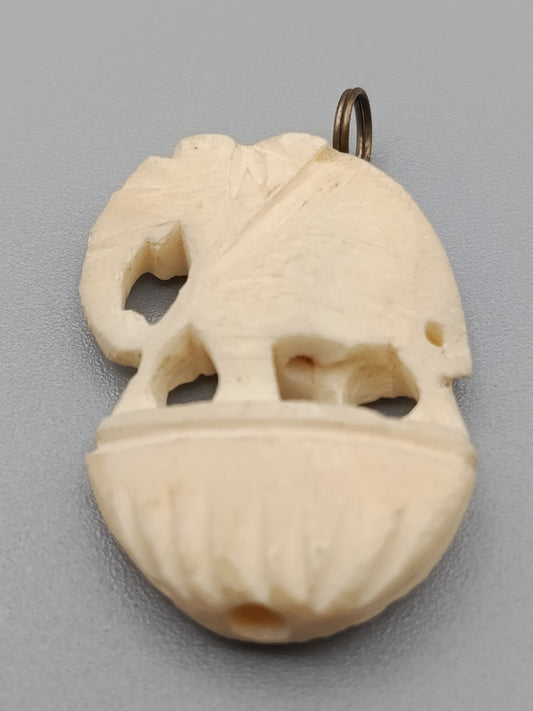 Geschnitzter Elefanten Anhänger Vintage Schmuck