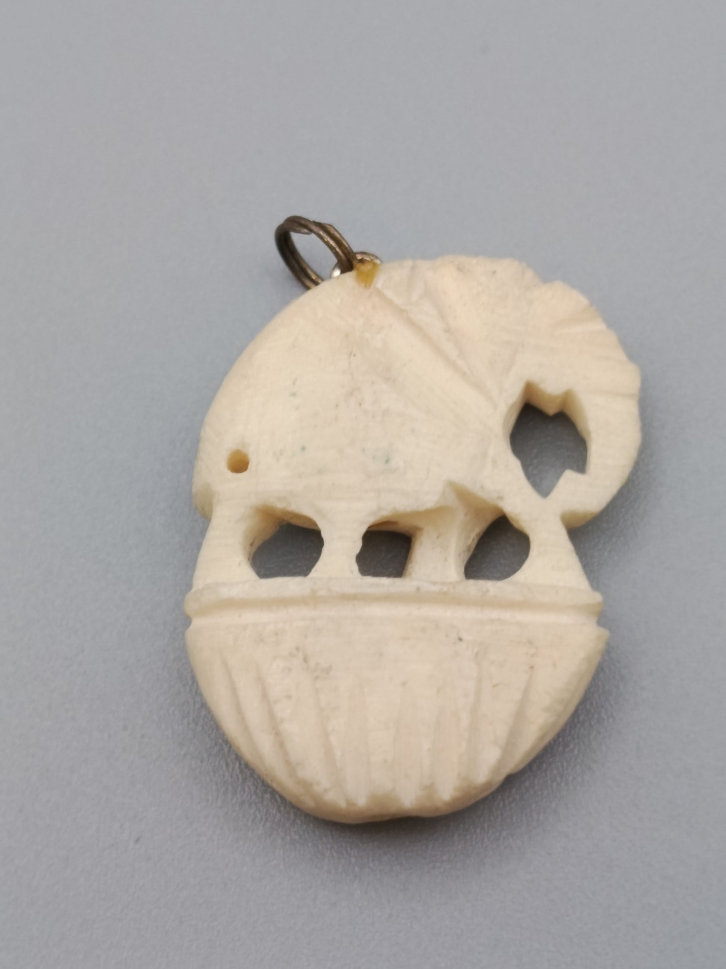 Geschnitzter Elefanten Anhänger Vintage Schmuck