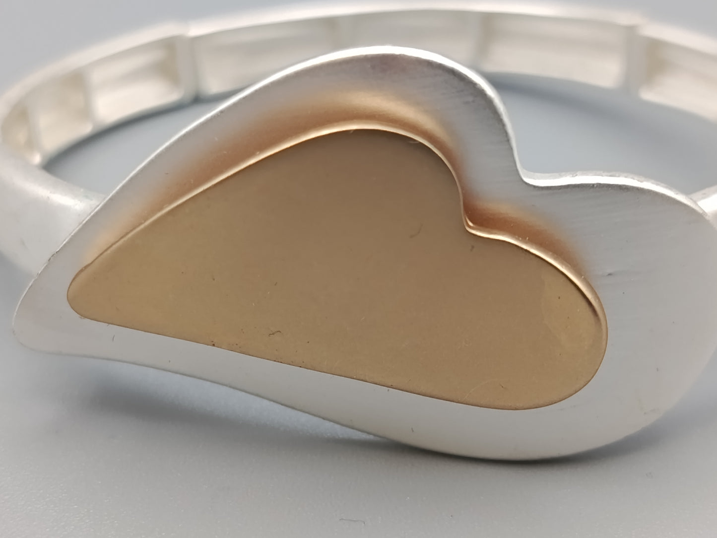 Modernes Bicolor Herz Armband Elastisches Design