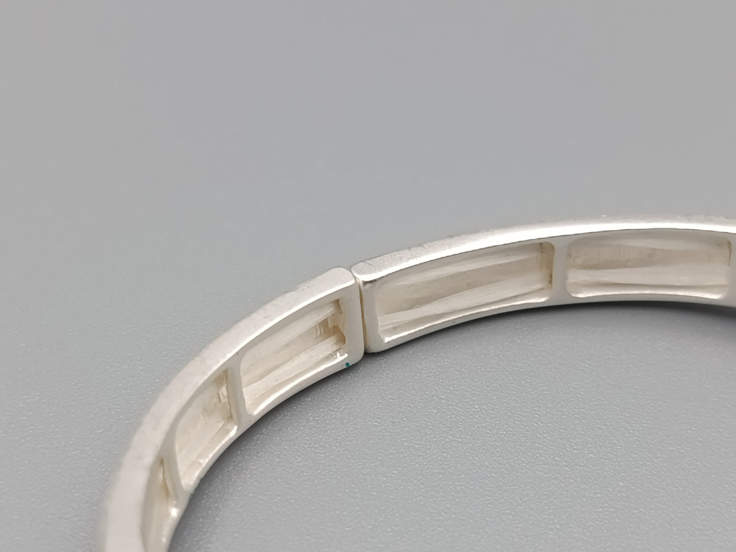 Modernes Bicolor Herz Armband Elastisches Design