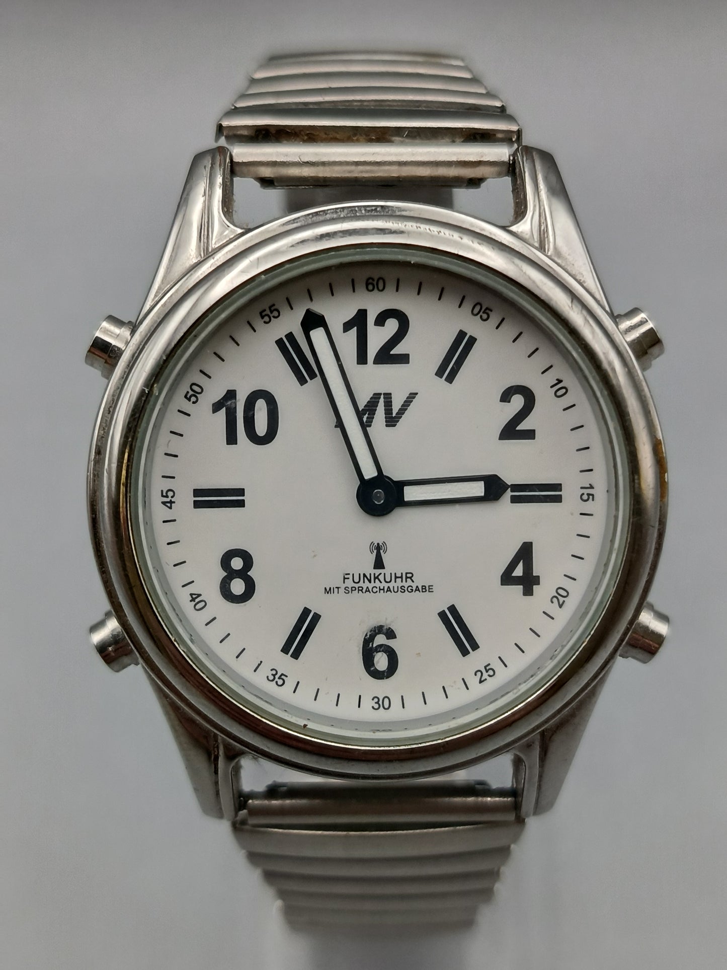 Klassische MV Funk Uhr Senioren Uhr mit Sprachausgabe