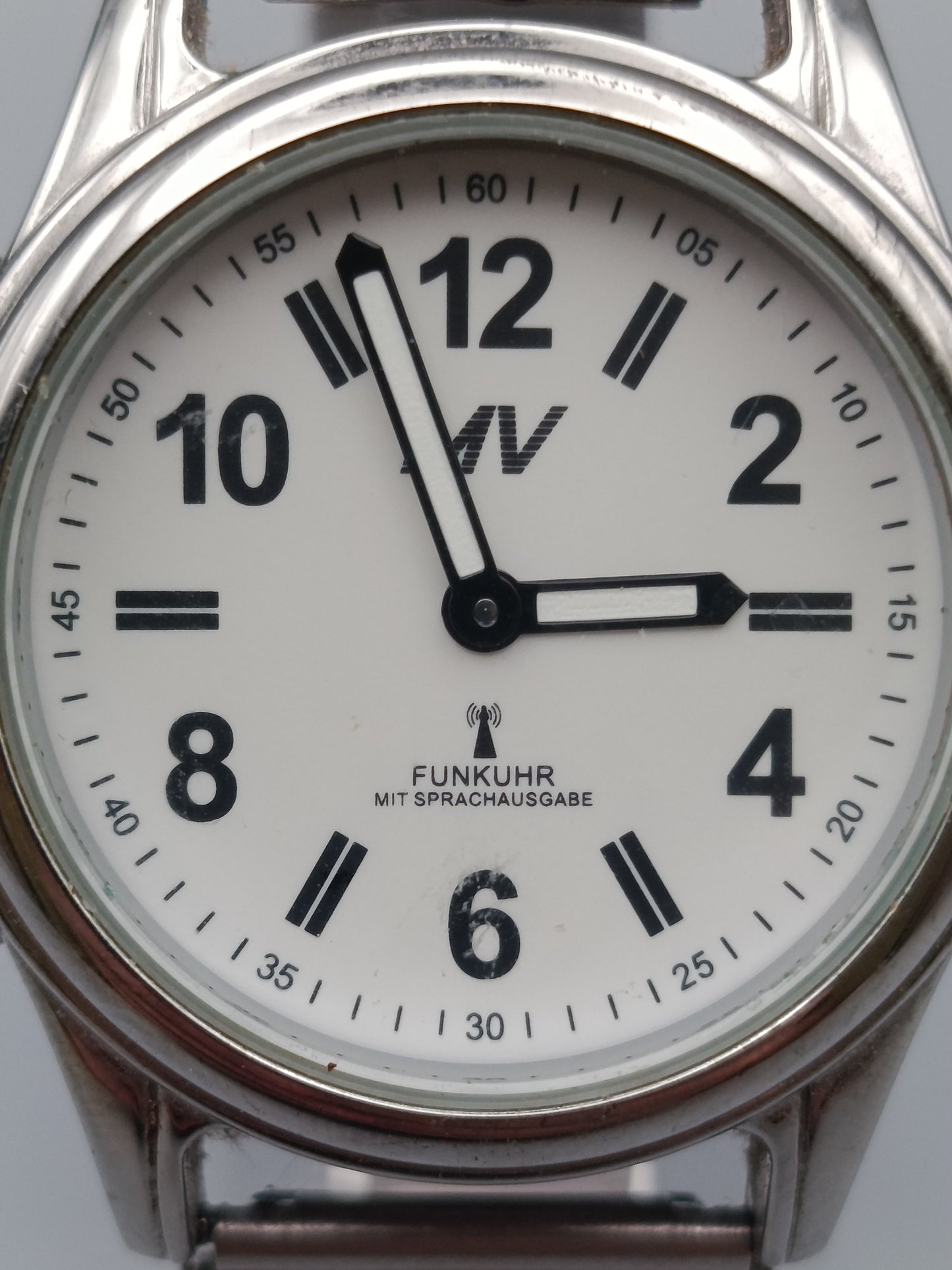 Klassische MV Funk Uhr Senioren Uhr mit Sprachausgabe