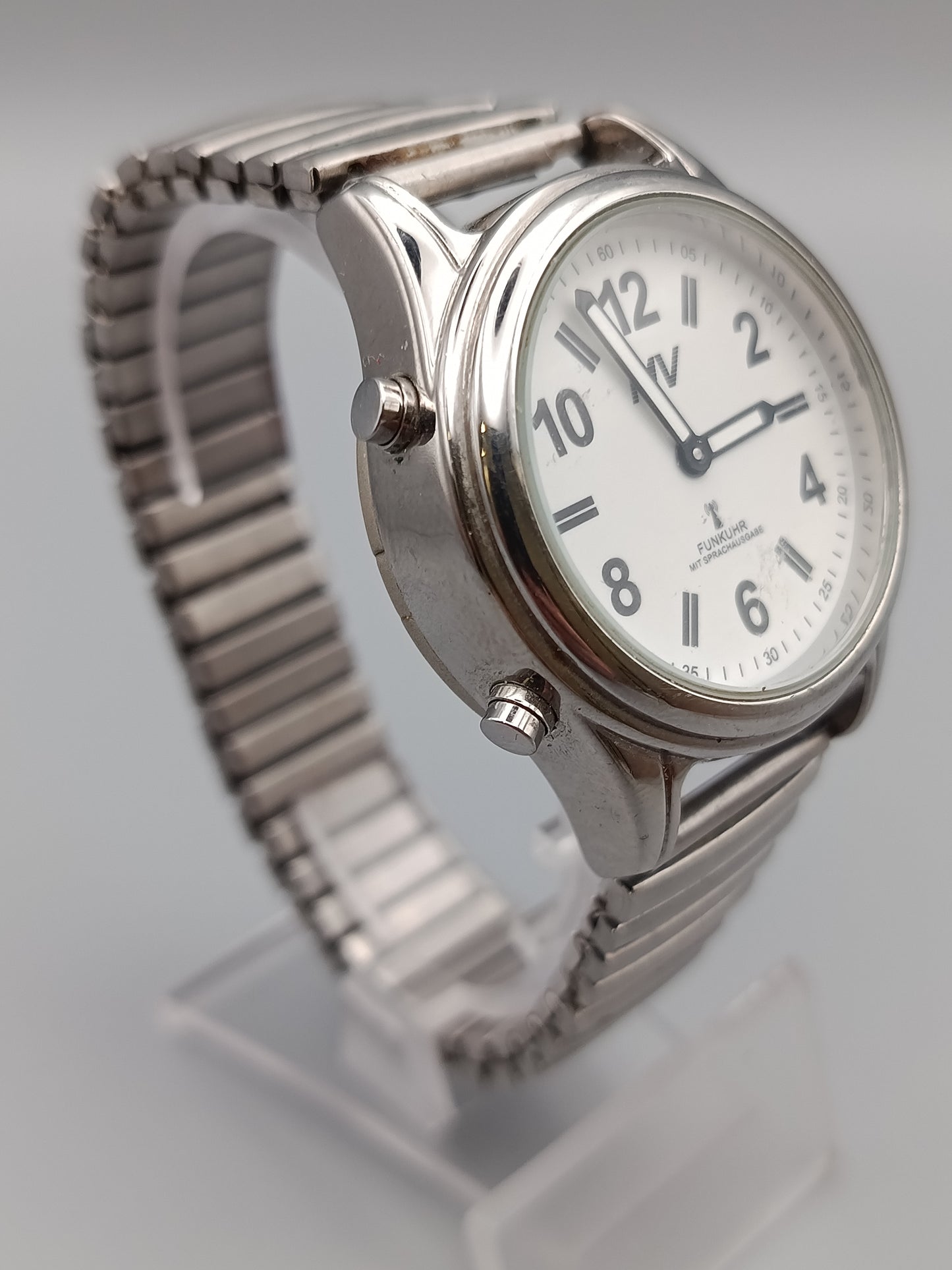 Klassische MV Funk Uhr Senioren Uhr mit Sprachausgabe