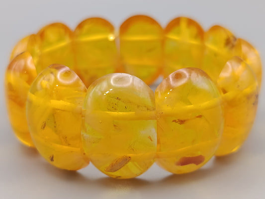 Markantes Bernstein Armband Design in Honiggelb