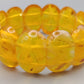Markantes Bernstein Armband Design in Honiggelb