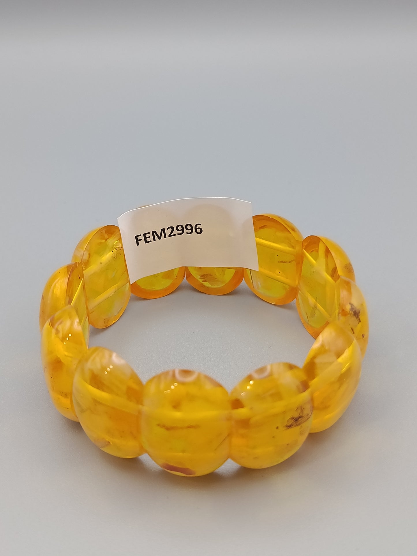 Markantes Bernstein Armband Design in Honiggelb