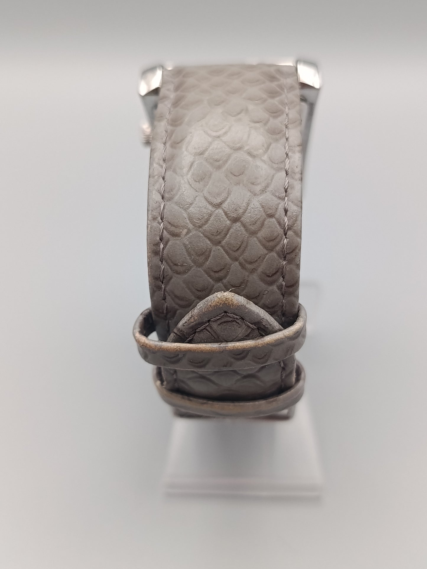 Elegante Bonita Damen Uhr Design mit Strass Besatz