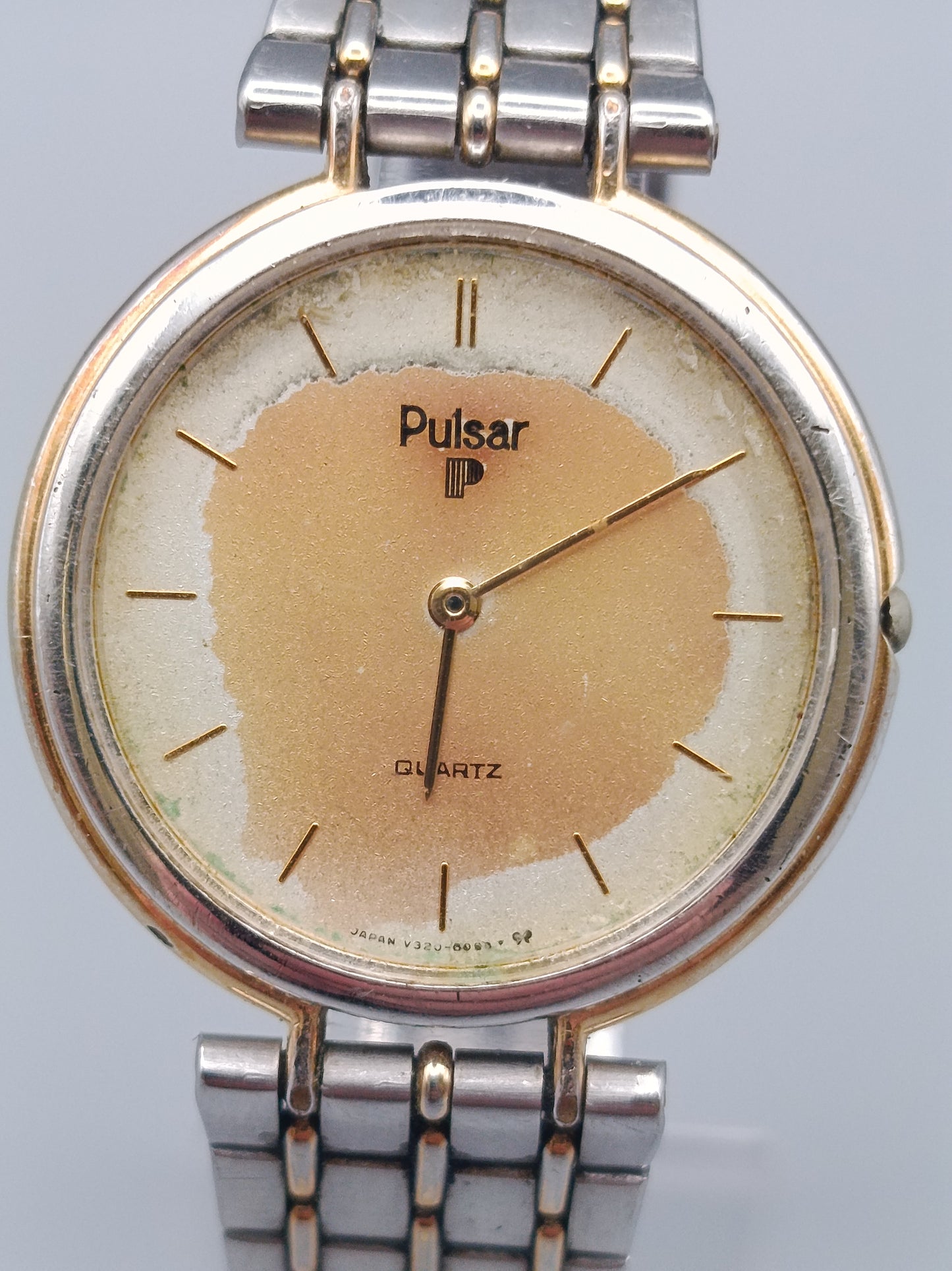 Klassische Pulsar Herren Uhr Zeitloses Bicolor Design
