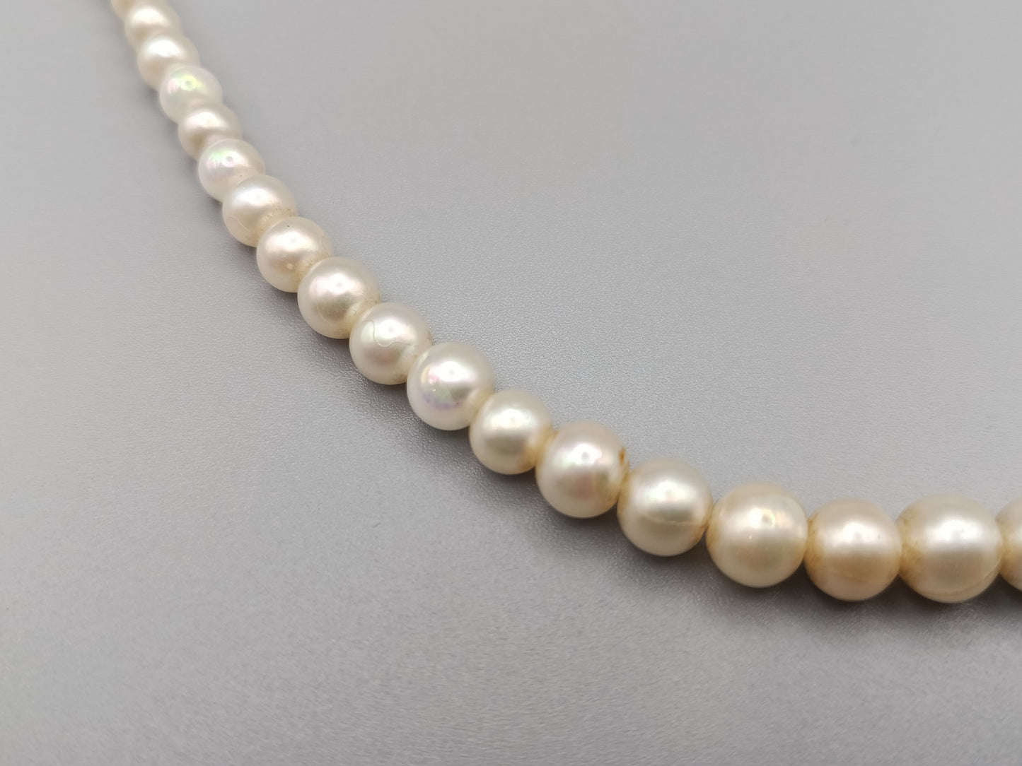 Klassische Perlenkette in Weiß Elegante Hals Kette