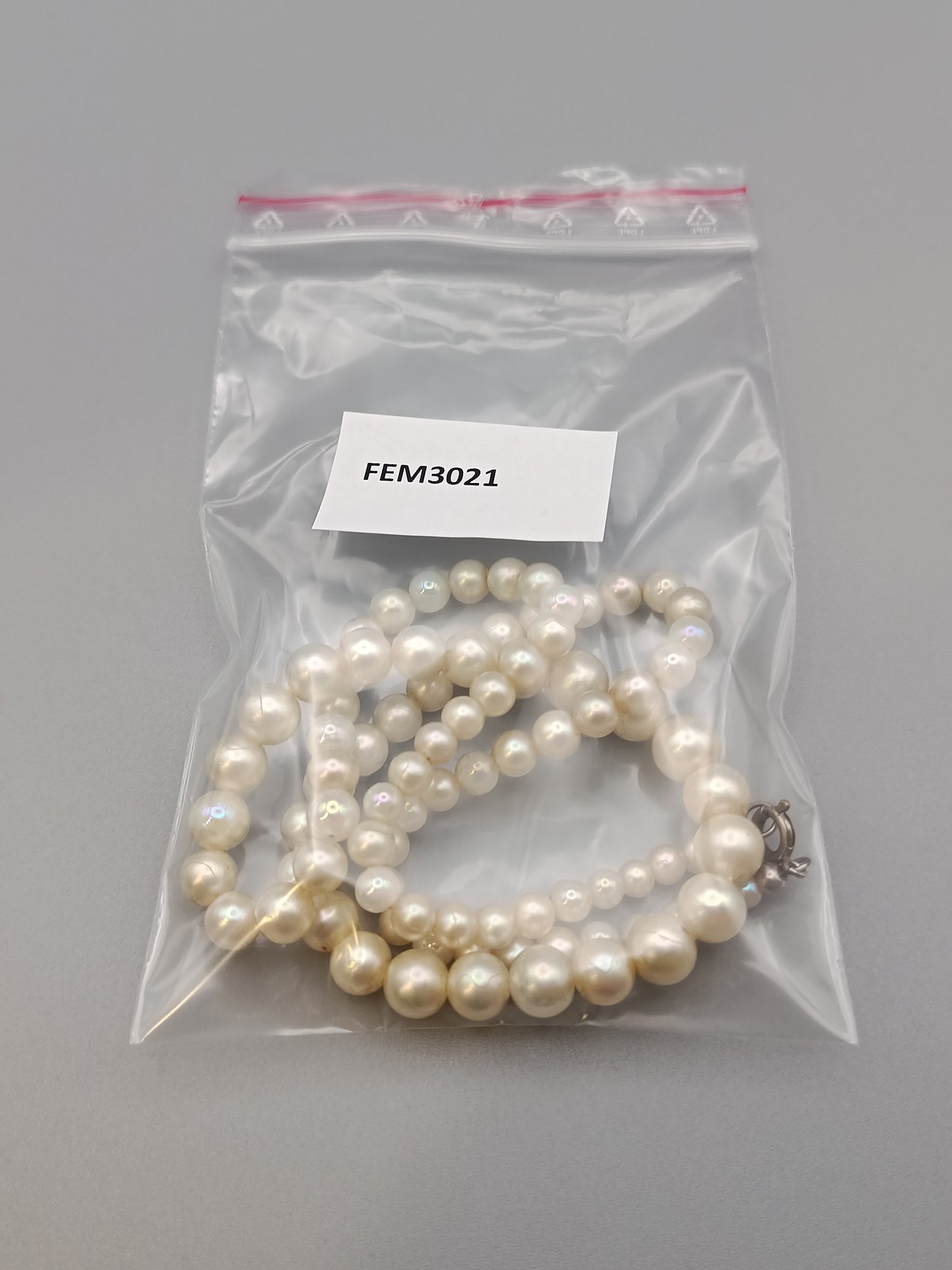 Klassische Perlenkette in Weiß Elegante Hals Kette