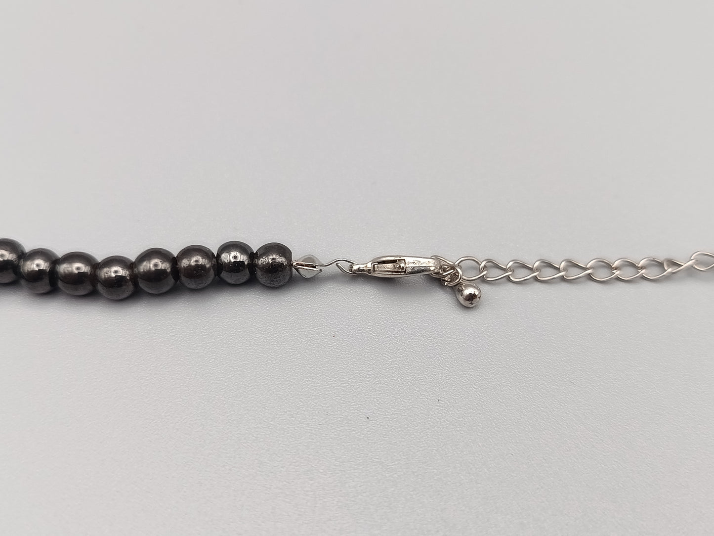 Elegante Hämatit Kette mit Perlen Akzenten