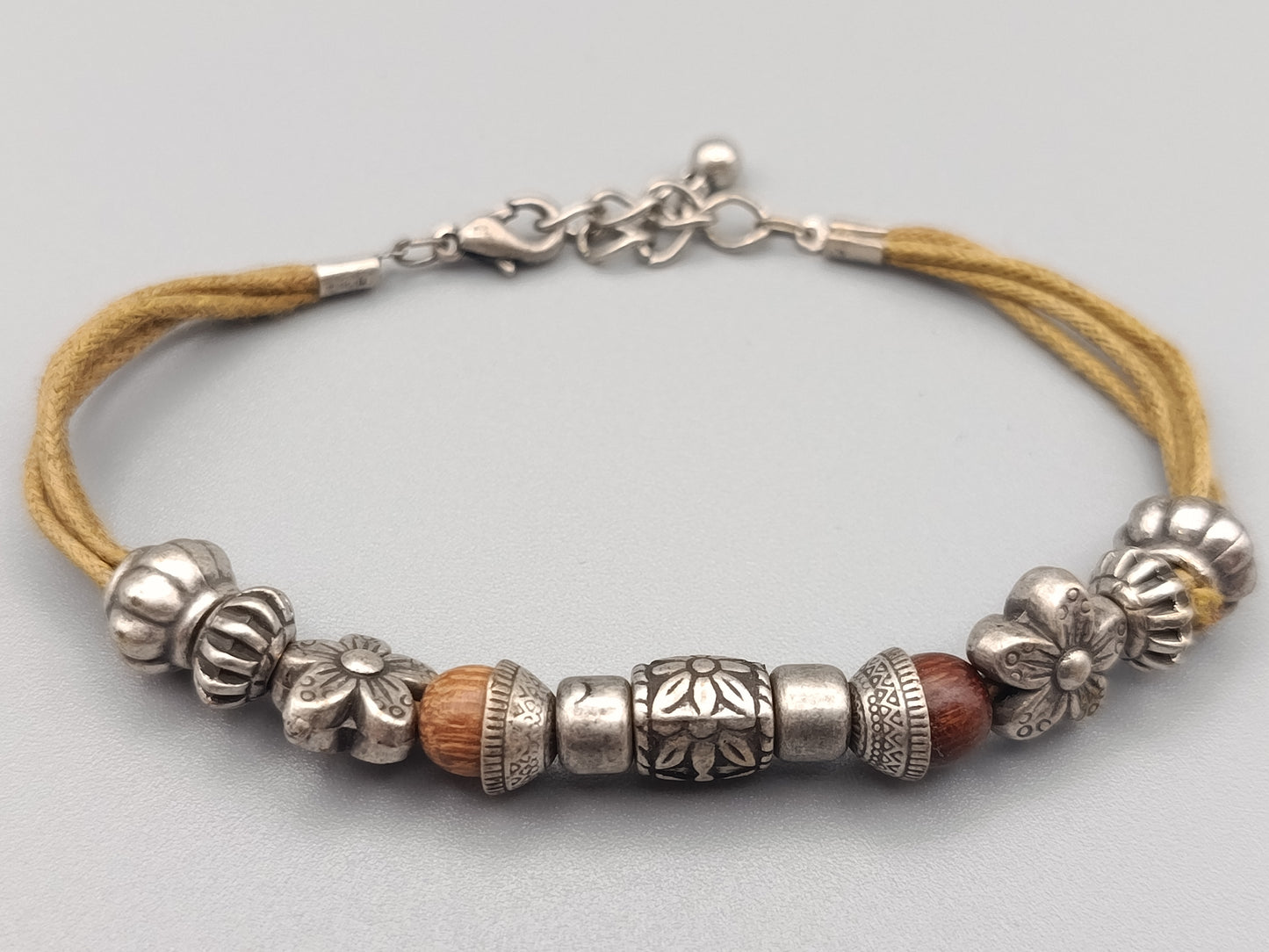 Rustikales Damen Armband Charmanter Ethno Stil