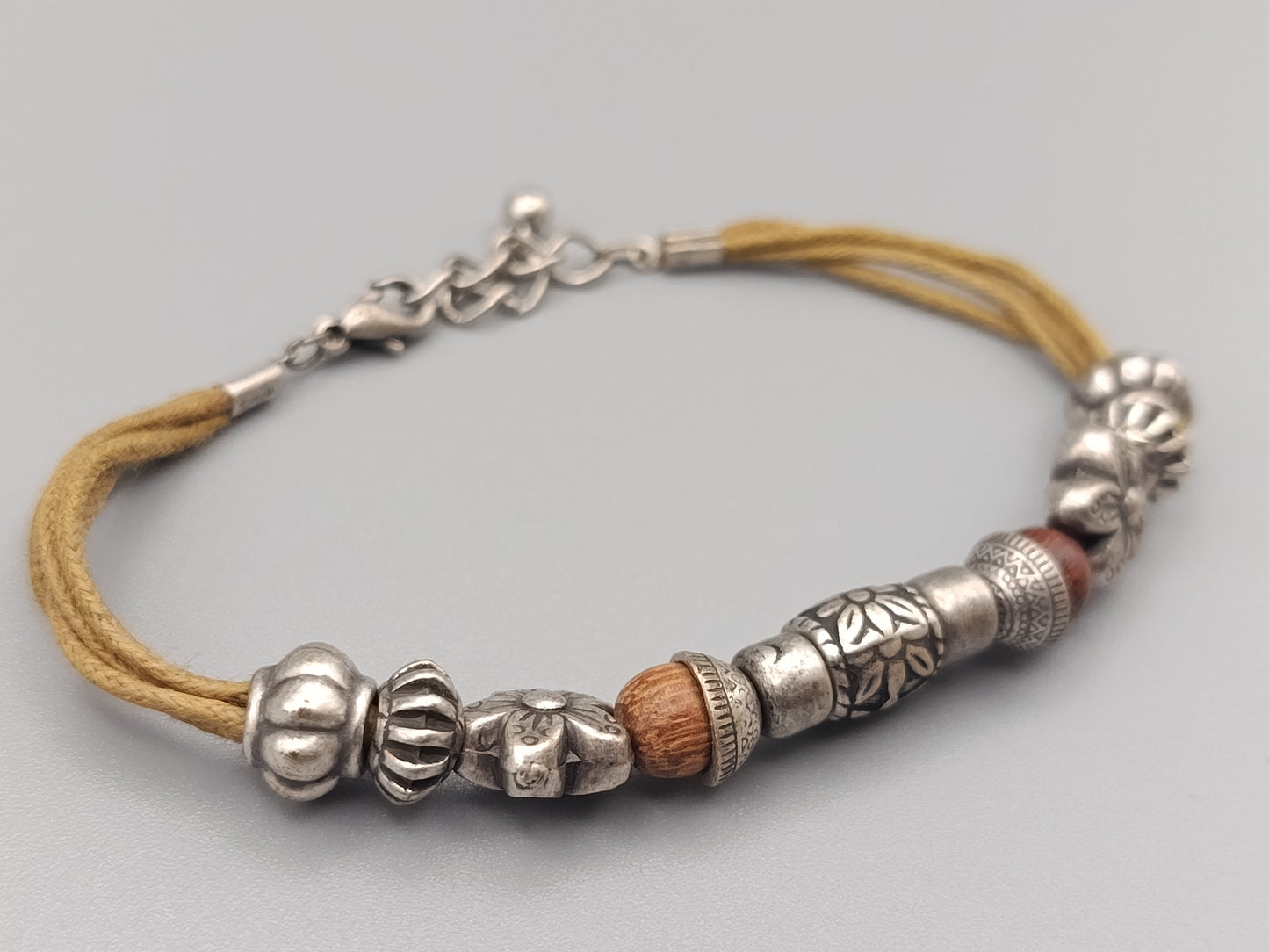 Rustikales Damen Armband Charmanter Ethno Stil