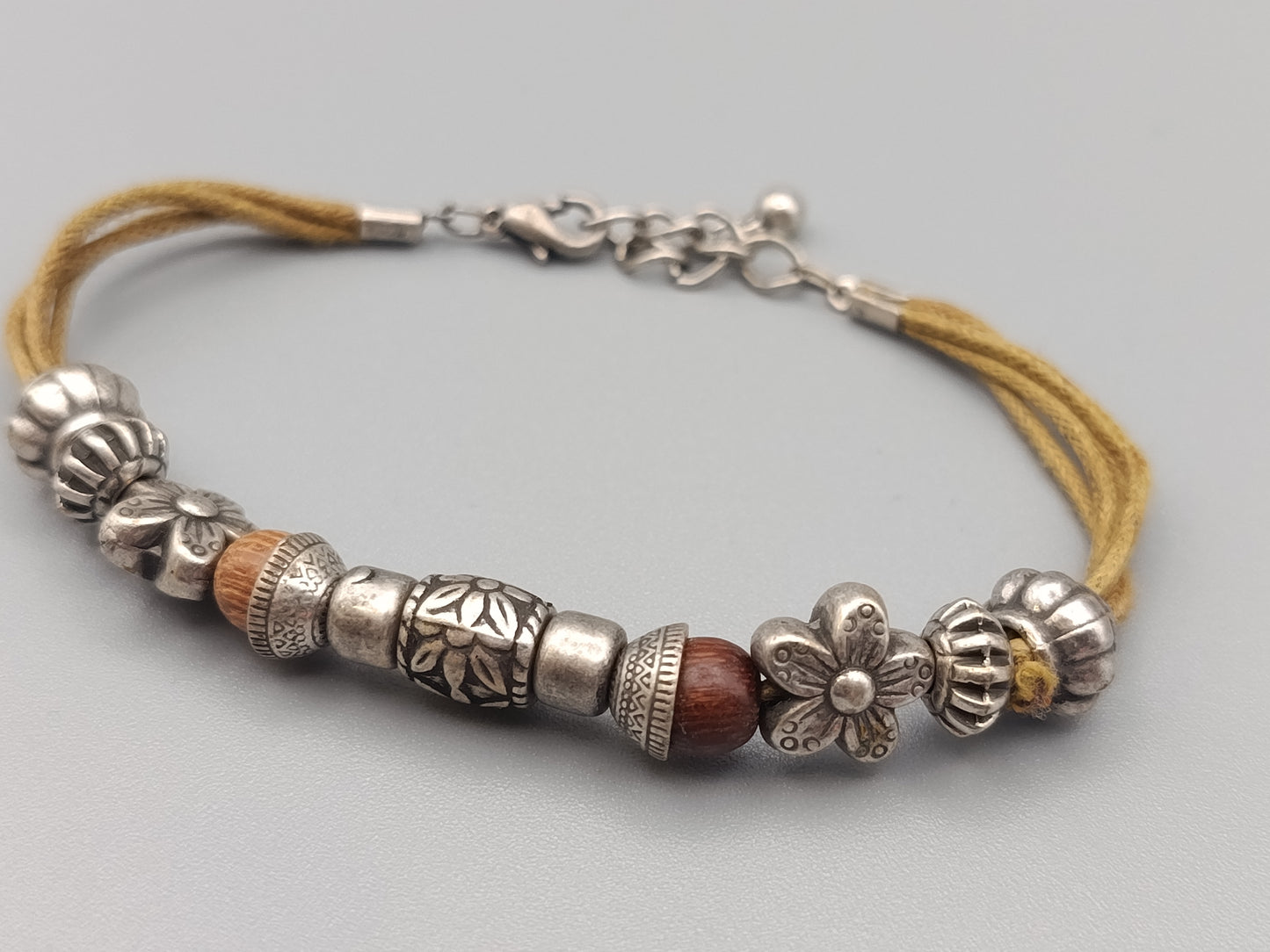 Rustikales Damen Armband Charmanter Ethno Stil