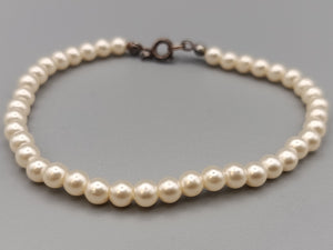 Klassisches Perlen Armband in Weiß Elegantes