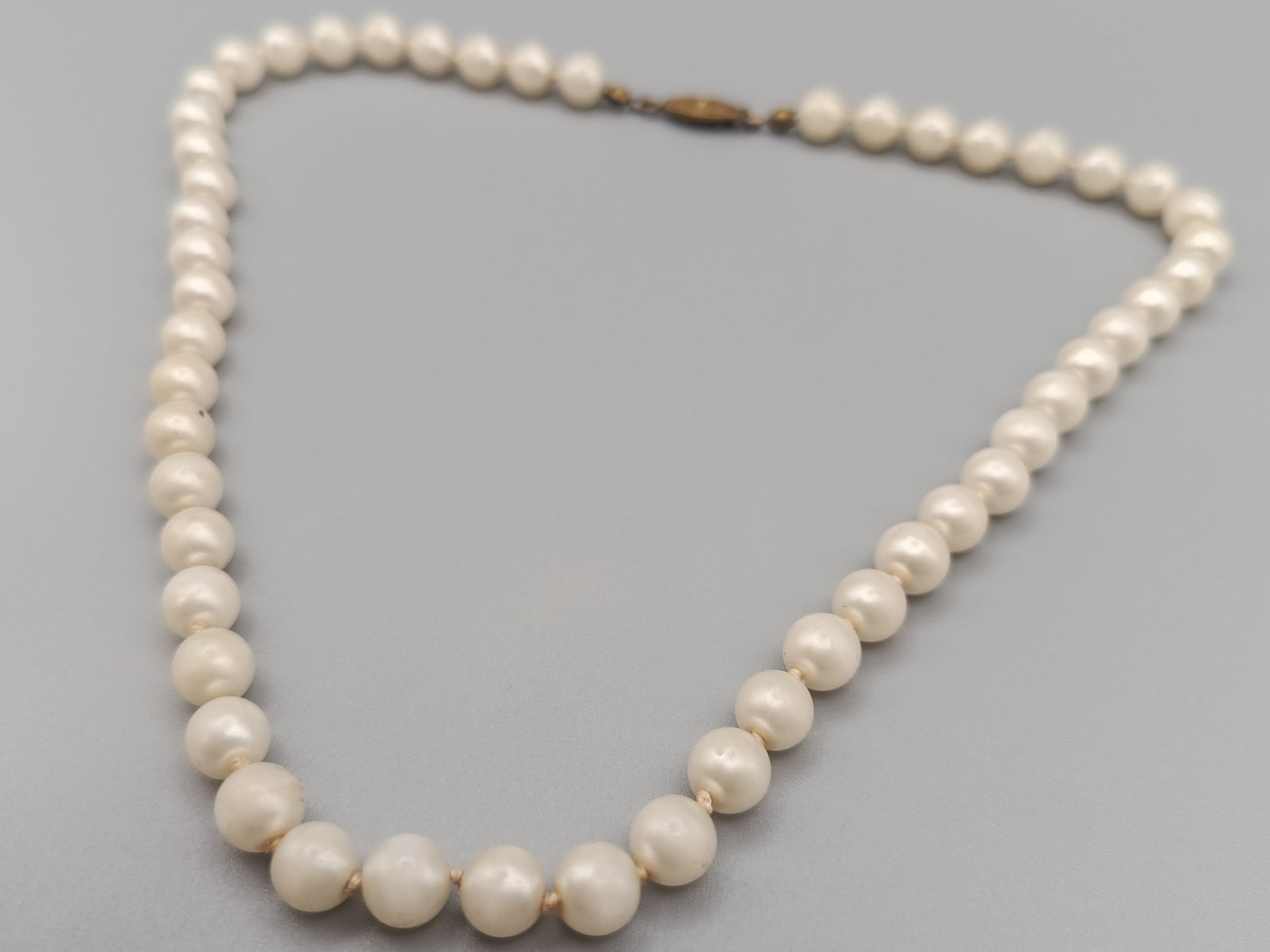 Klassische Perlen Kette in Weiß Vintage Schließe