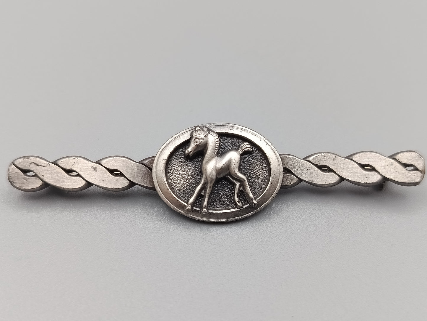 Silberfarbene Vintage Brosche mit Fohlen-Motiv