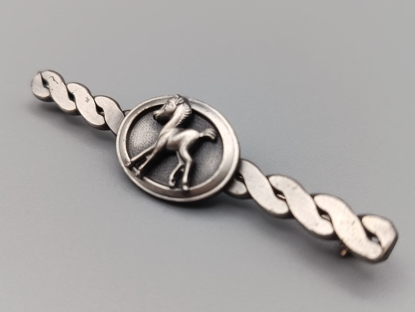 Silberfarbene Vintage Brosche mit Fohlen-Motiv