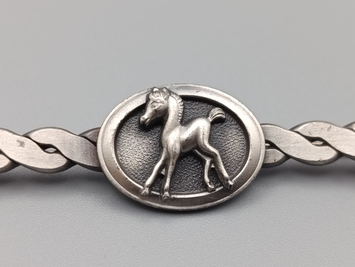 Silberfarbene Vintage Brosche mit Fohlen-Motiv