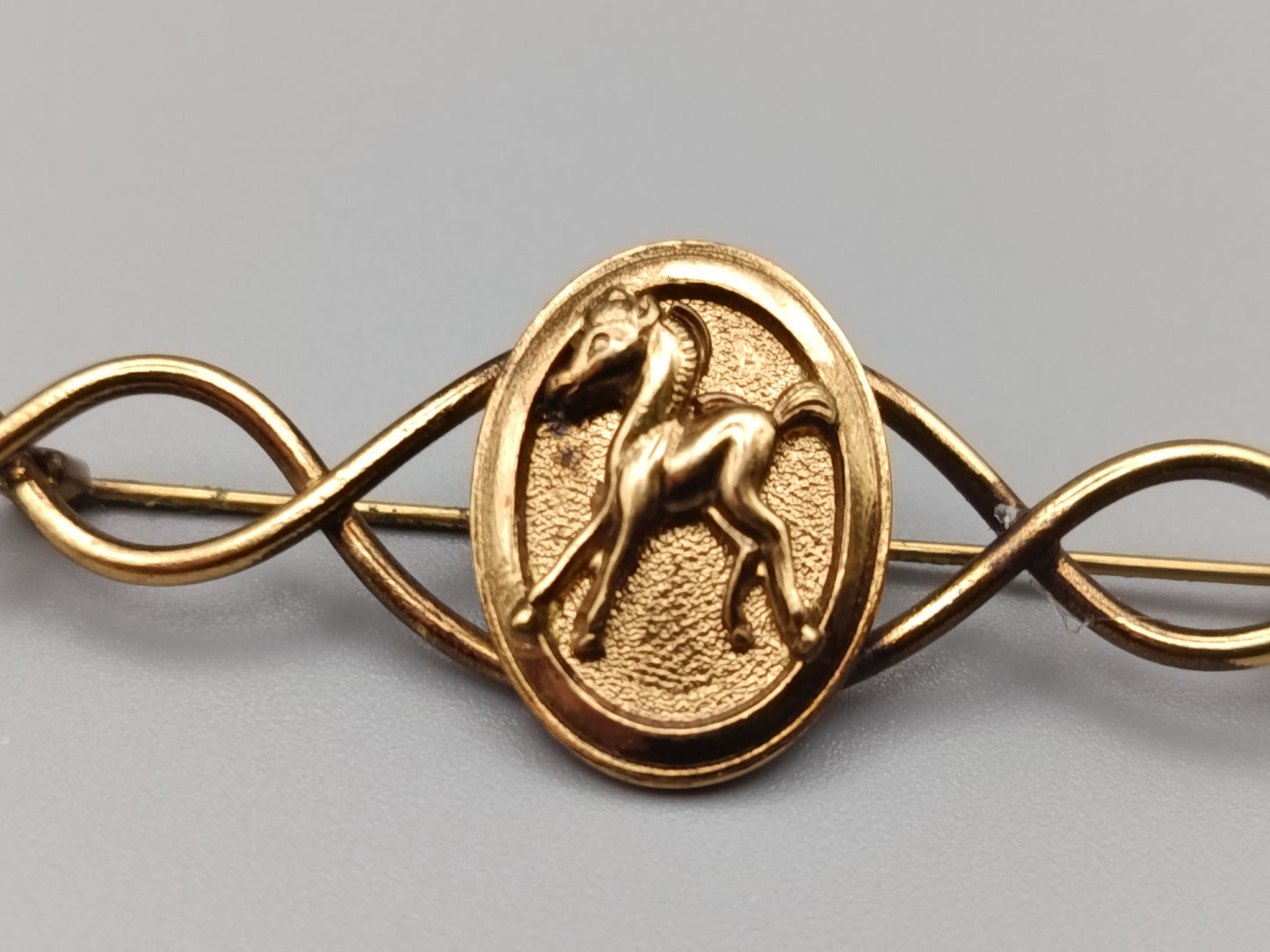Vergoldete Vintage Brosche mit Fohlen-Motiv