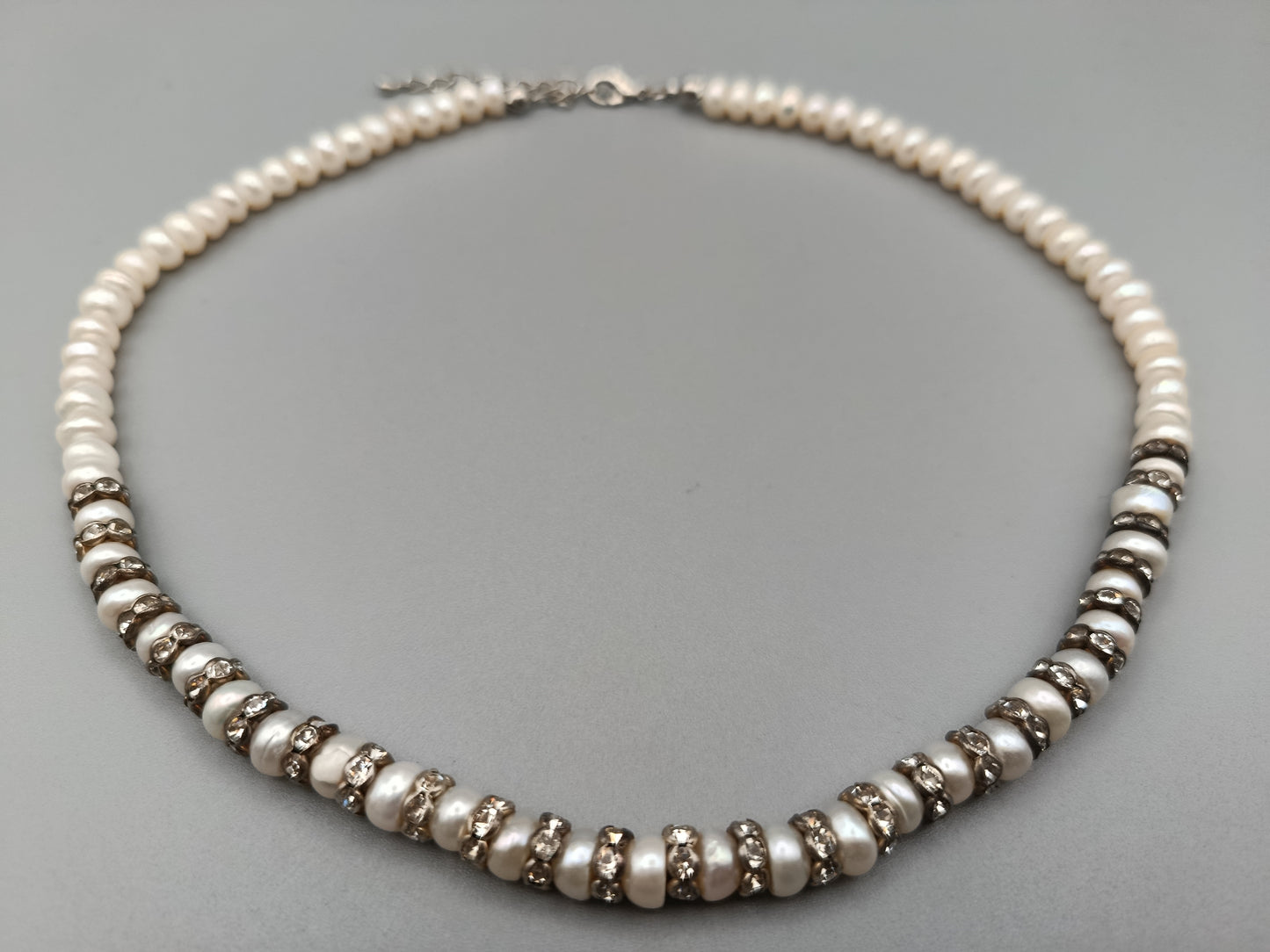 Elegante Damen Perlen Kette mit funkelnden Strass