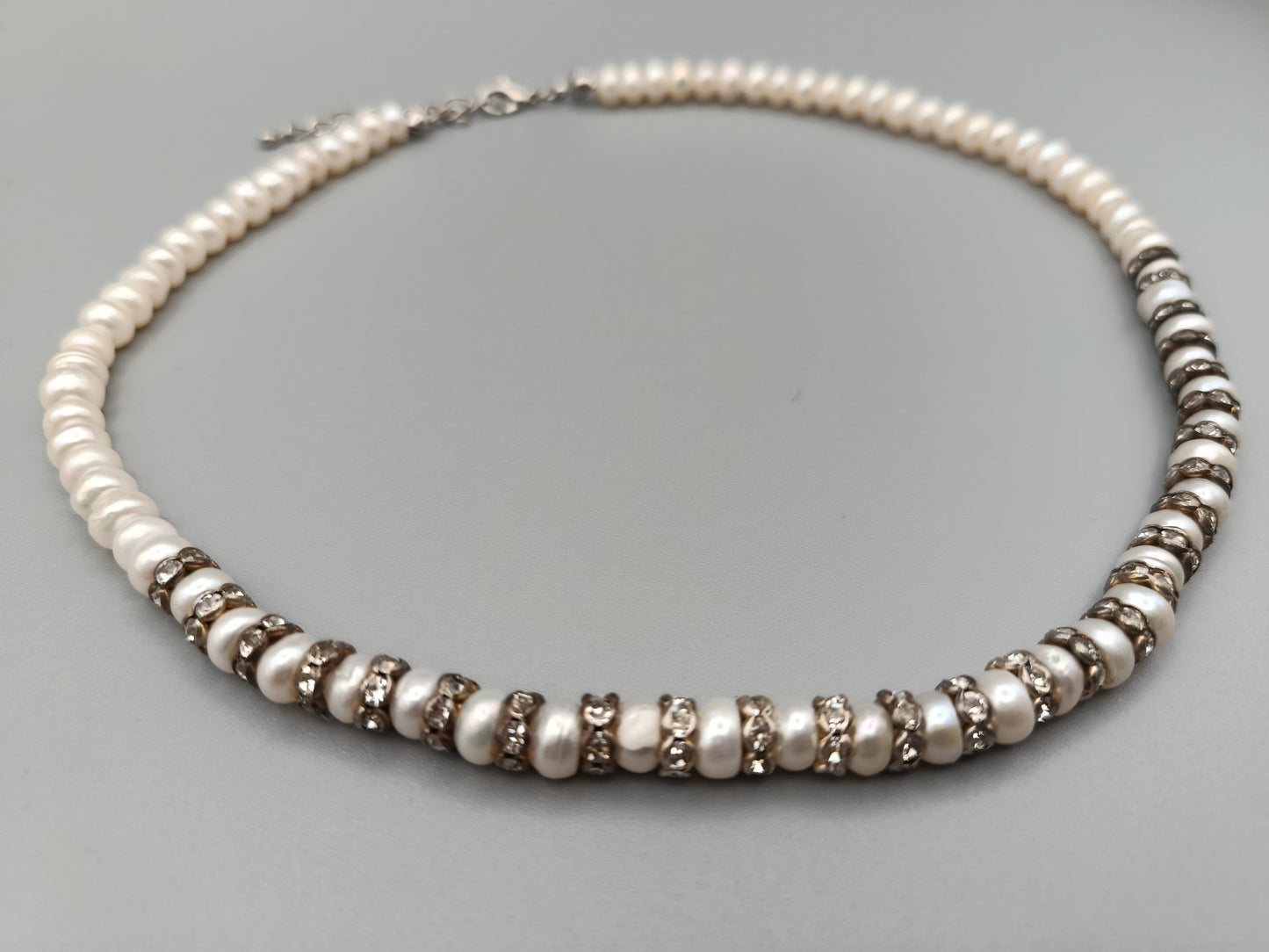 Elegante Damen Perlen Kette mit funkelnden Strass