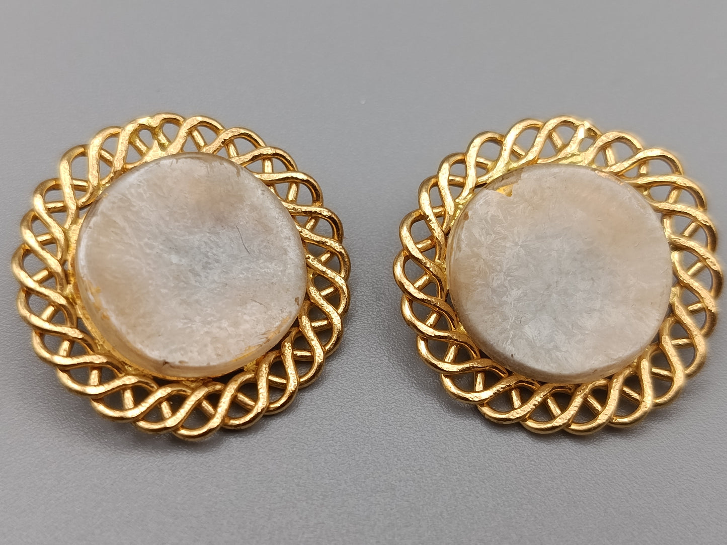 Elegante Goldfarbene Damen Ohrclips mit rundem Stein