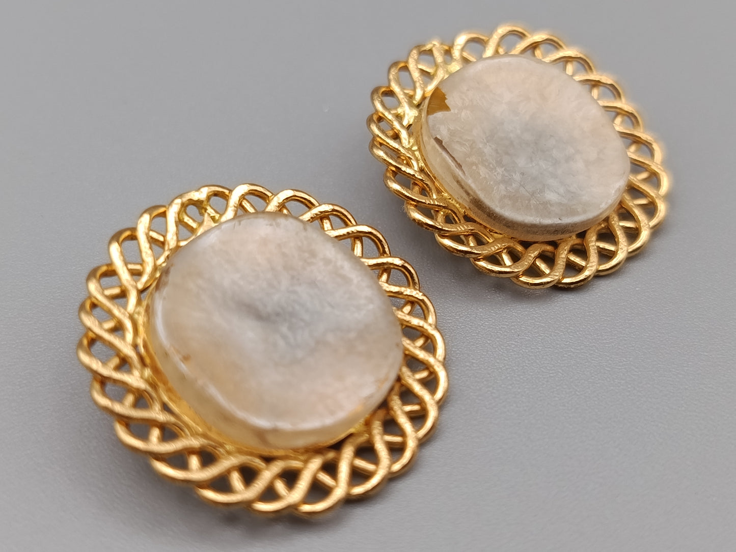 Elegante Goldfarbene Damen Ohrclips mit rundem Stein