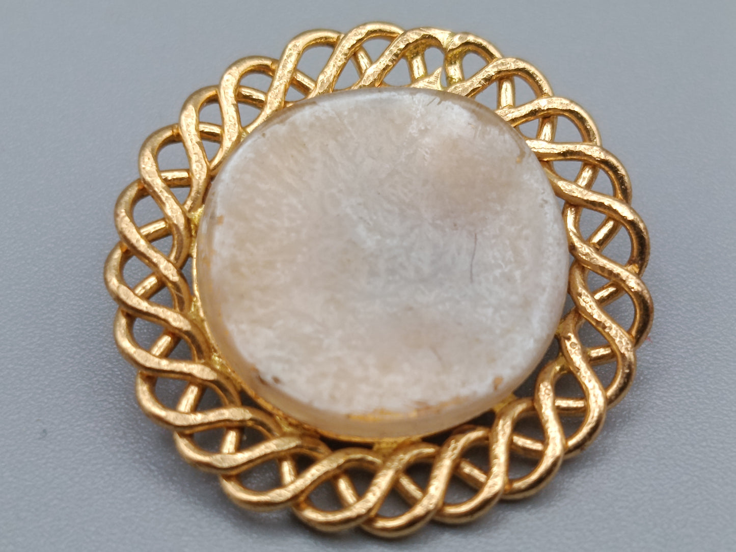 Elegante Goldfarbene Damen Ohrclips mit rundem Stein