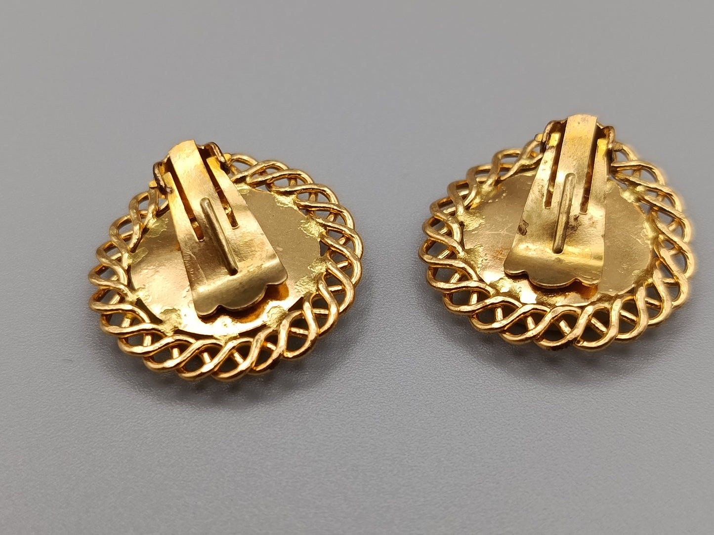 Elegante Goldfarbene Damen Ohrclips mit rundem Stein