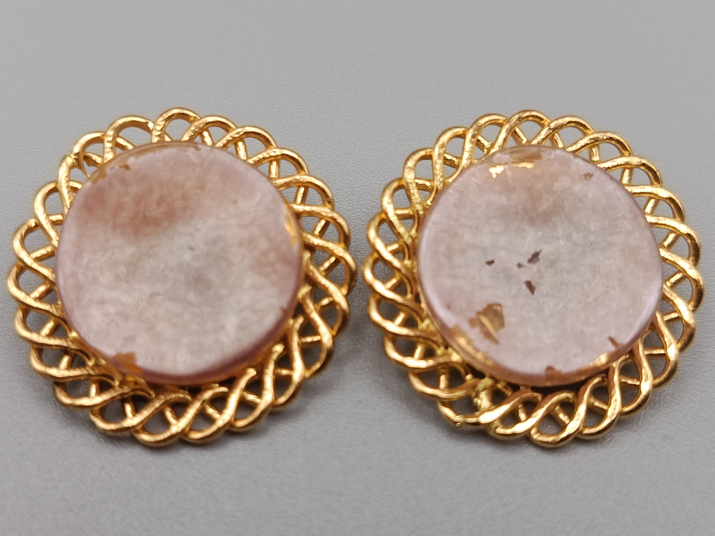 Elegante Vintage Clip-on Ohrringe mit rosa Inlay