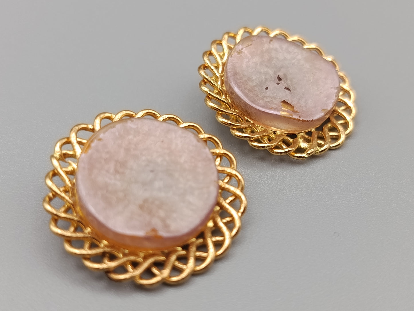 Elegante Vintage Clip-on Ohrringe mit rosa Inlay
