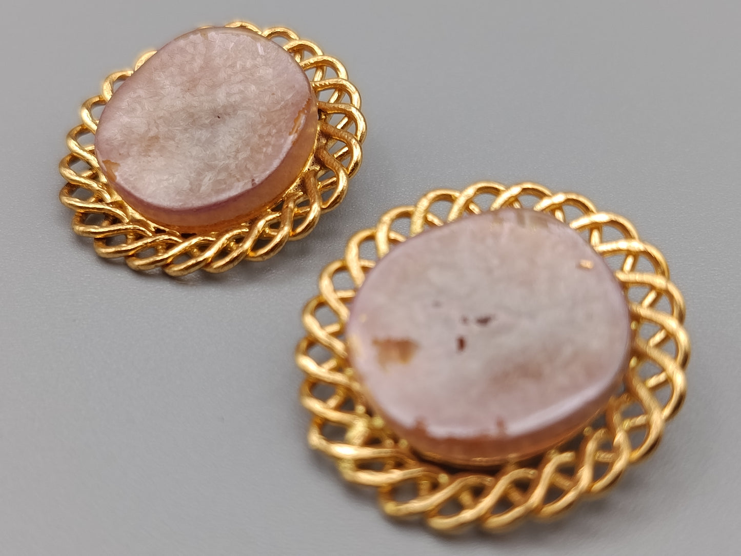 Elegante Vintage Clip-on Ohrringe mit rosa Inlay