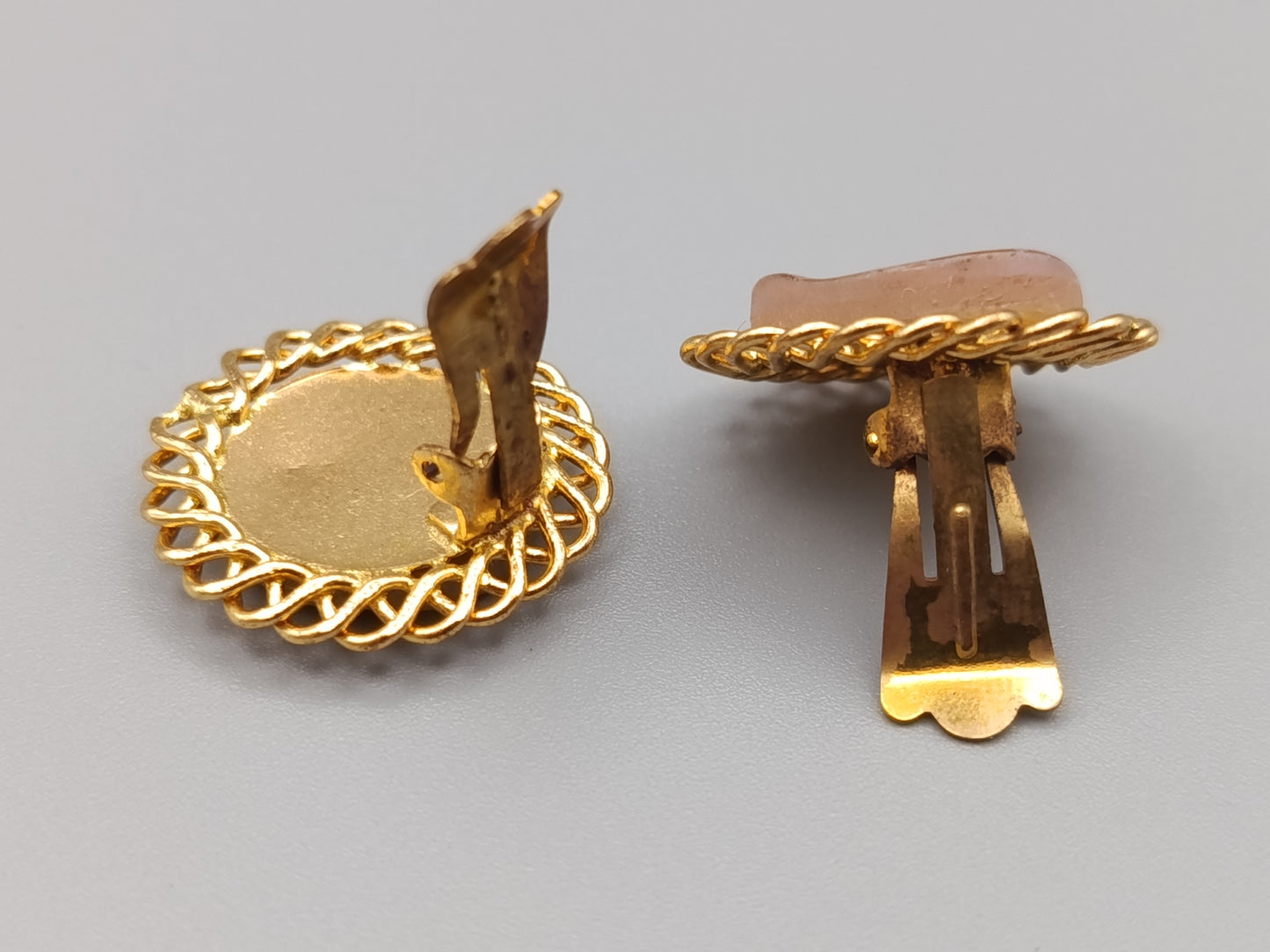 Elegante Vintage Clip-on Ohrringe mit rosa Inlay