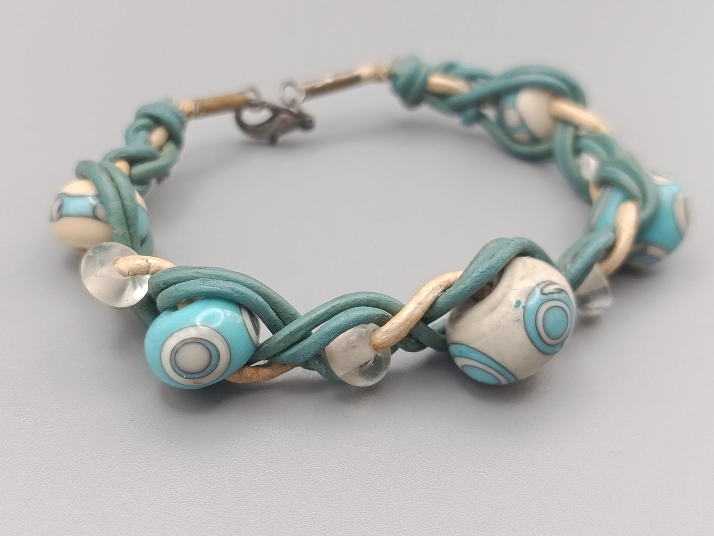 Modisches Damen Armband mit Keramikperlen