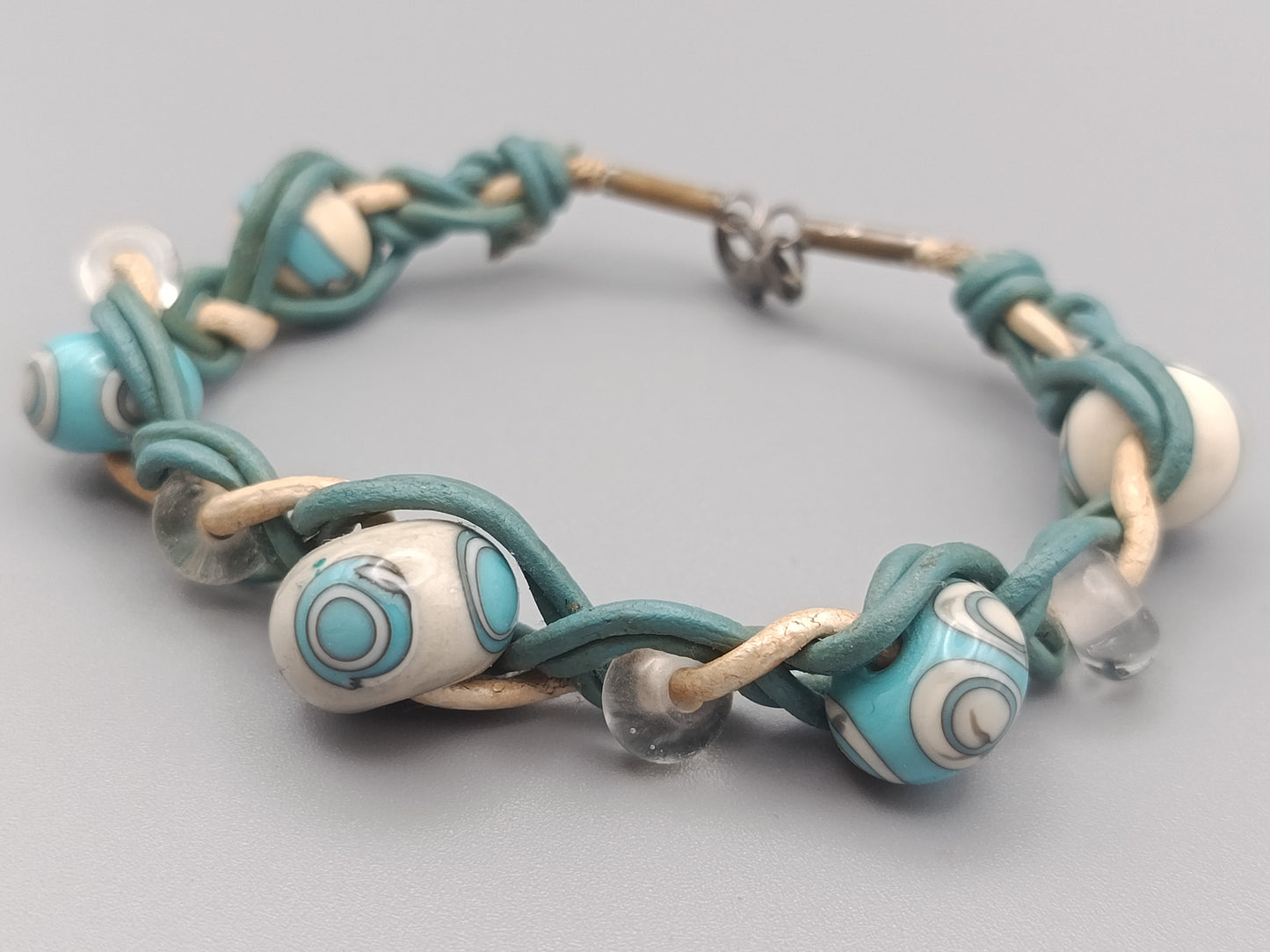Modisches Damen Armband mit Keramikperlen