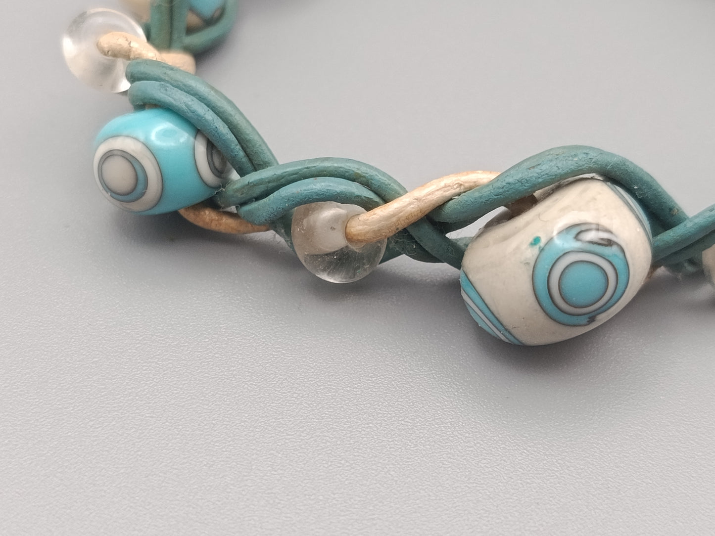 Modisches Damen Armband mit Keramikperlen