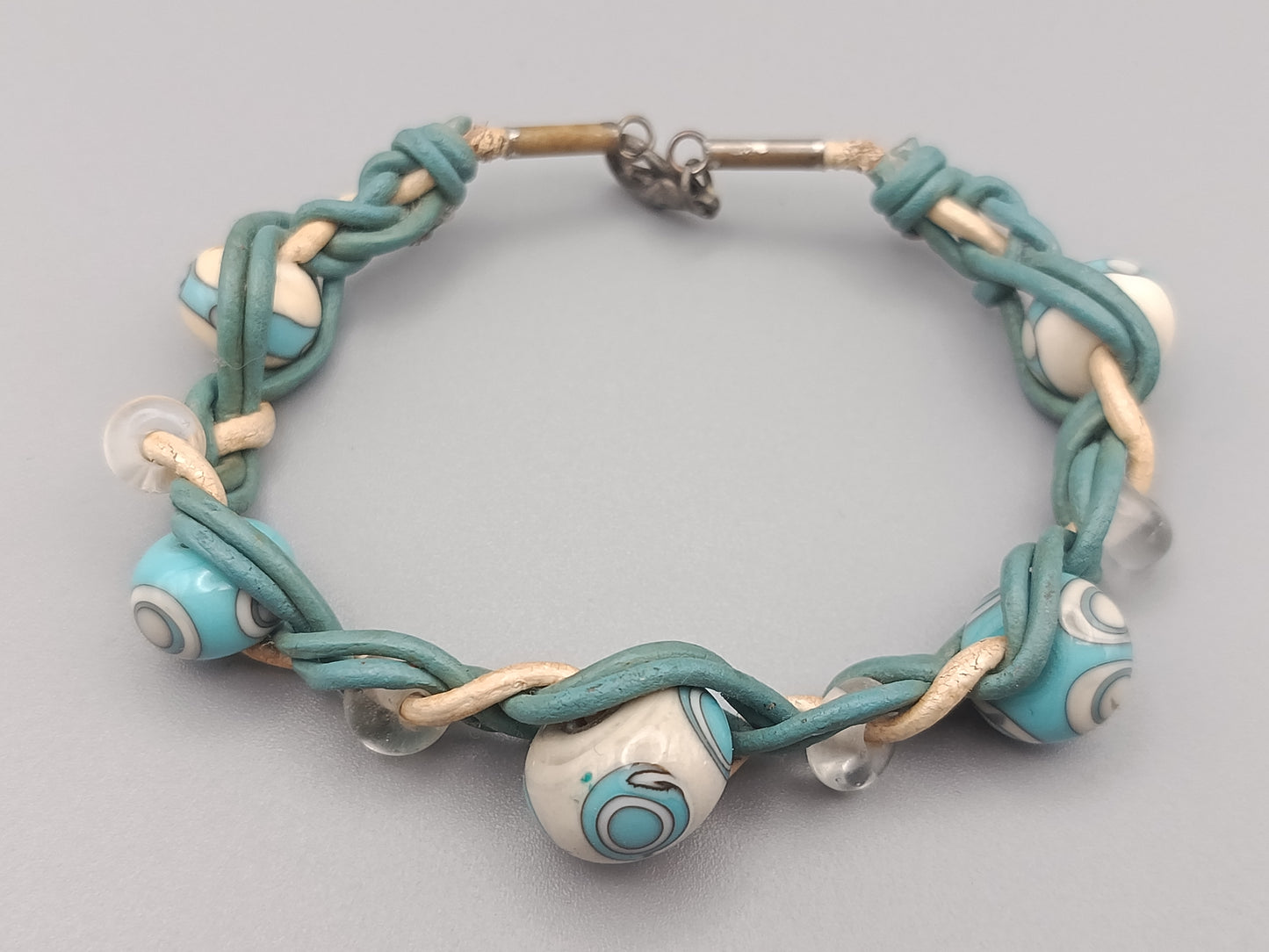 Modisches Damen Armband mit Keramikperlen