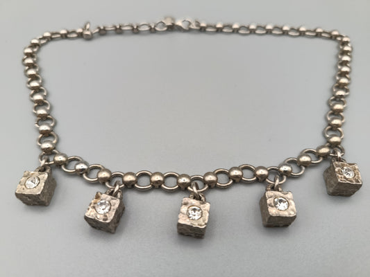 Auffällige Damen Kette mit Würfel-Anhängern
