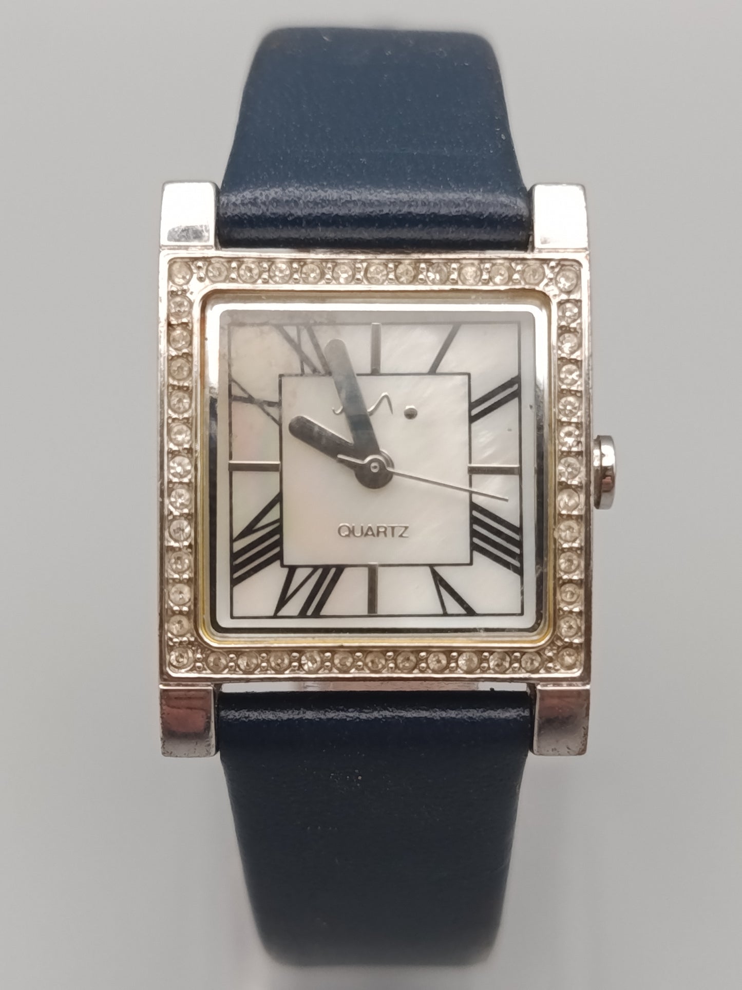 Elegante Damen Uhr mit Strassbesatz Klassisches