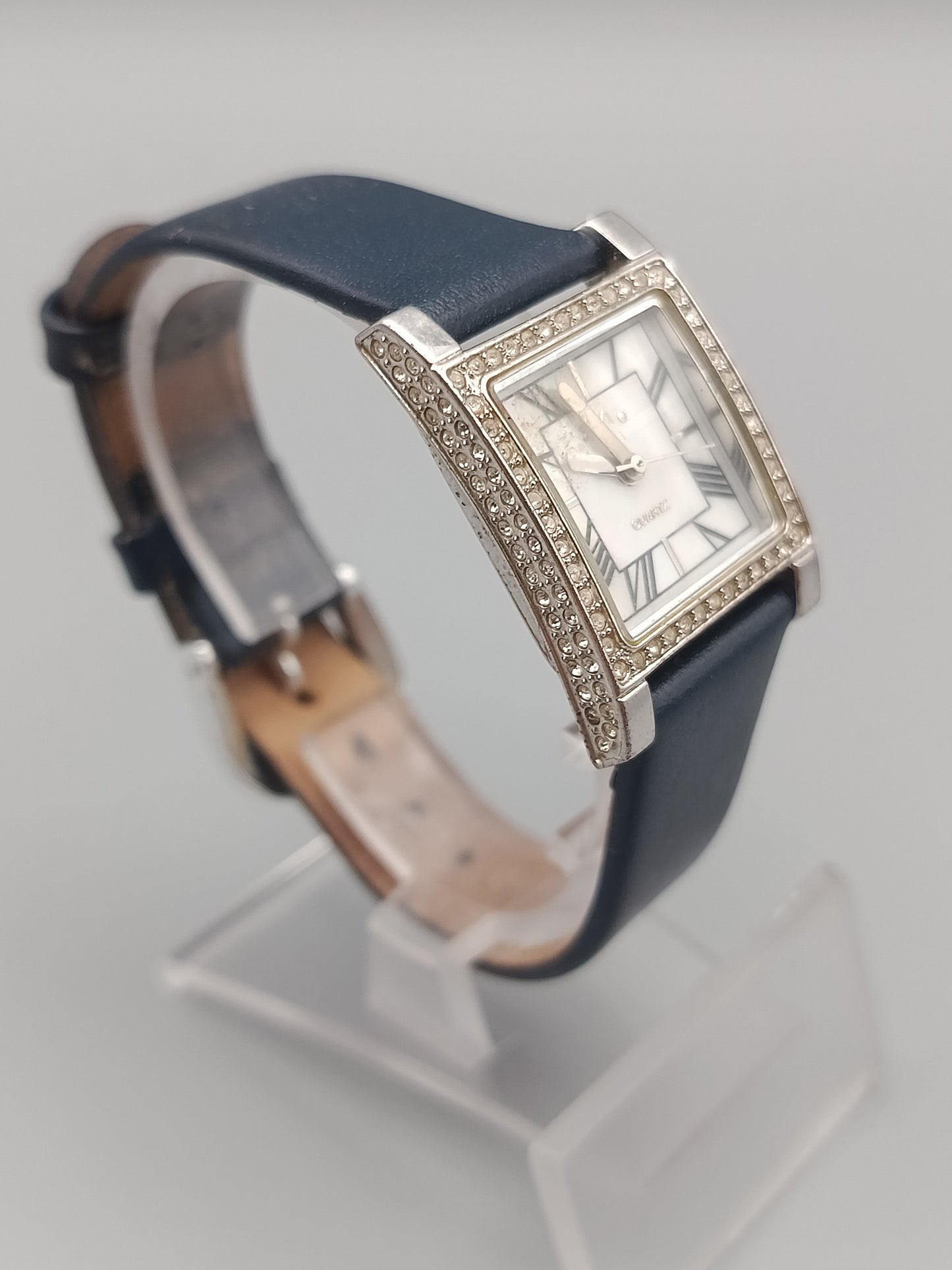 Elegante Damen Uhr mit Strassbesatz Klassisches