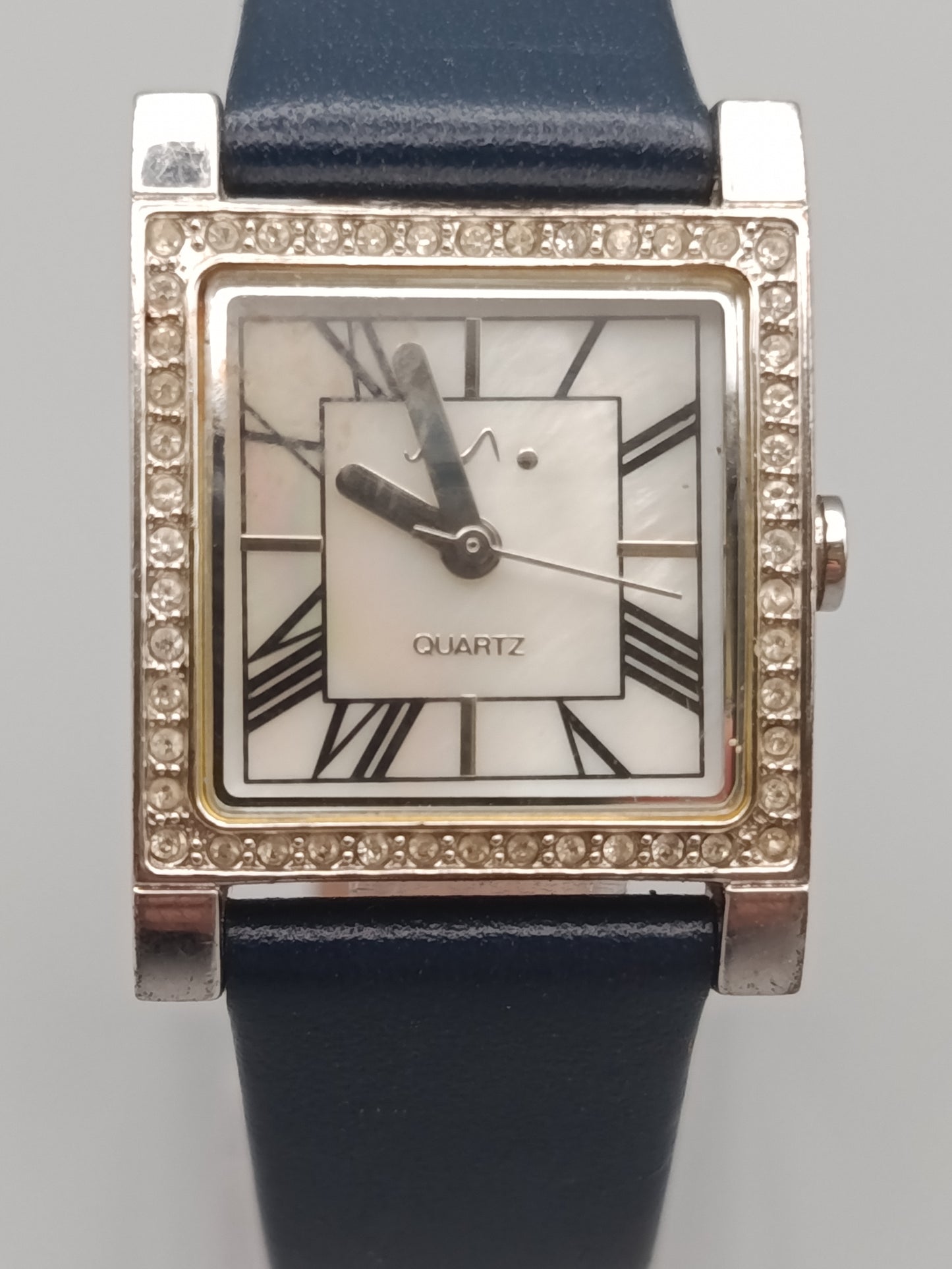 Elegante Damen Uhr mit Strassbesatz Klassisches