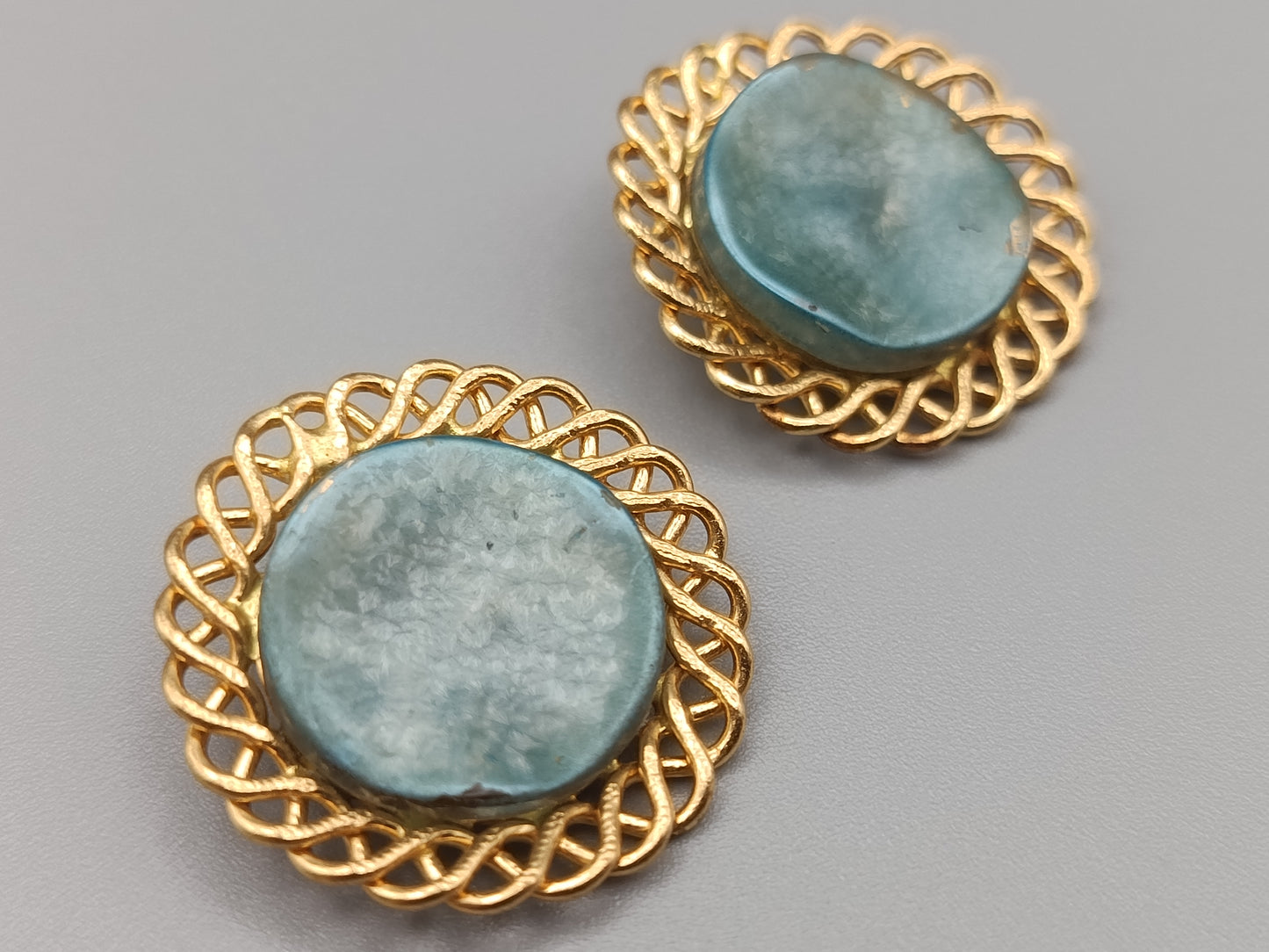 Elegante Vintage Ohrclips mit blau-grünem Stein