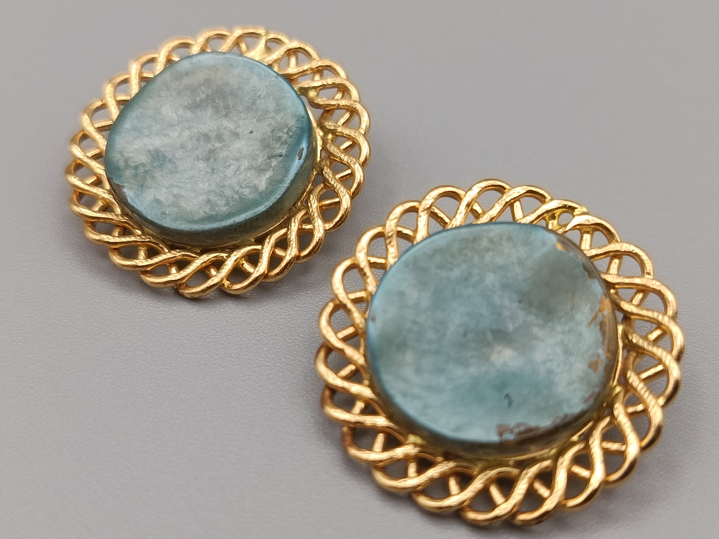 Elegante Vintage Ohrclips mit blau-grünem Stein