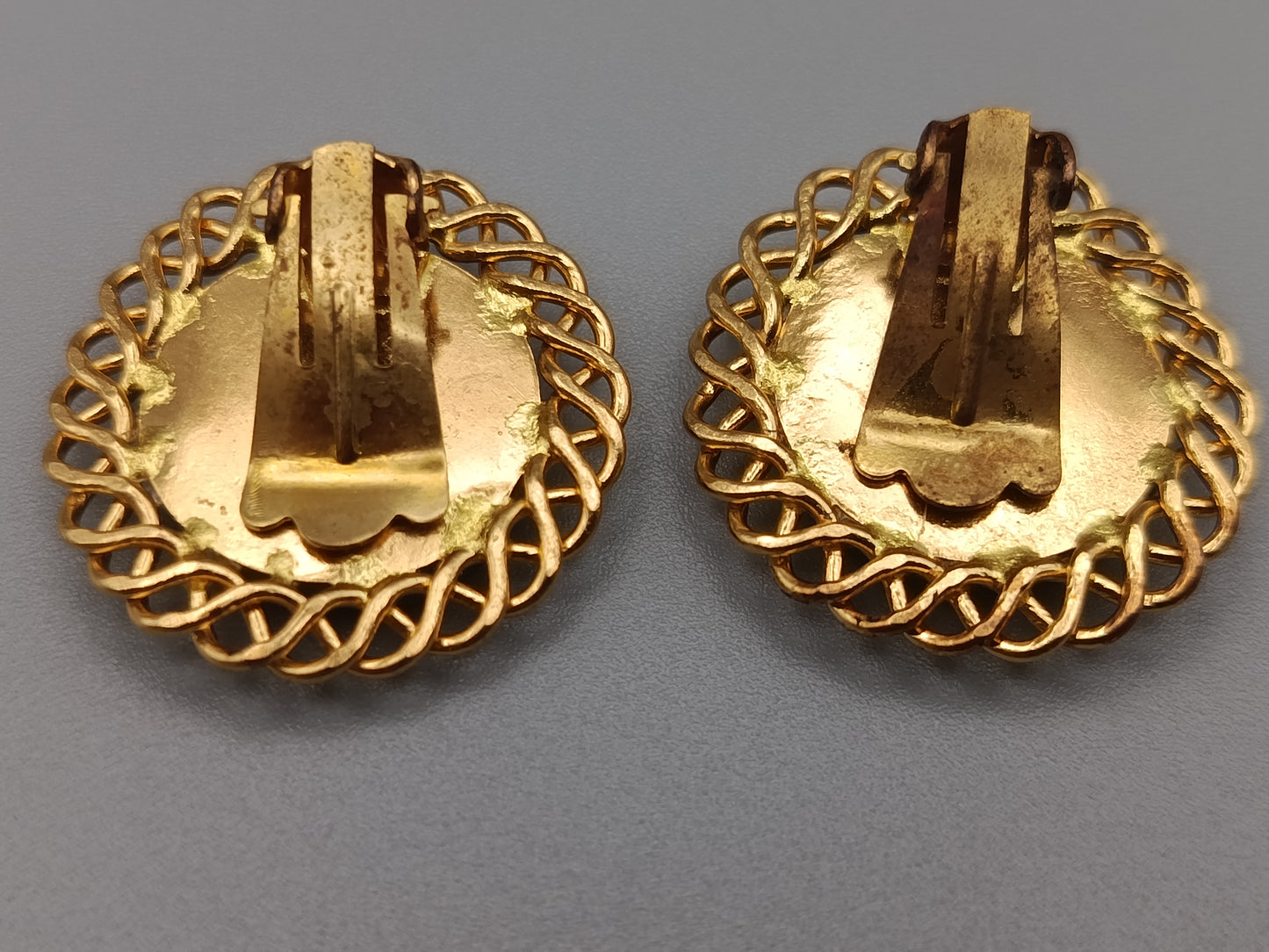 Elegante Vintage Ohrclips mit blau-grünem Stein