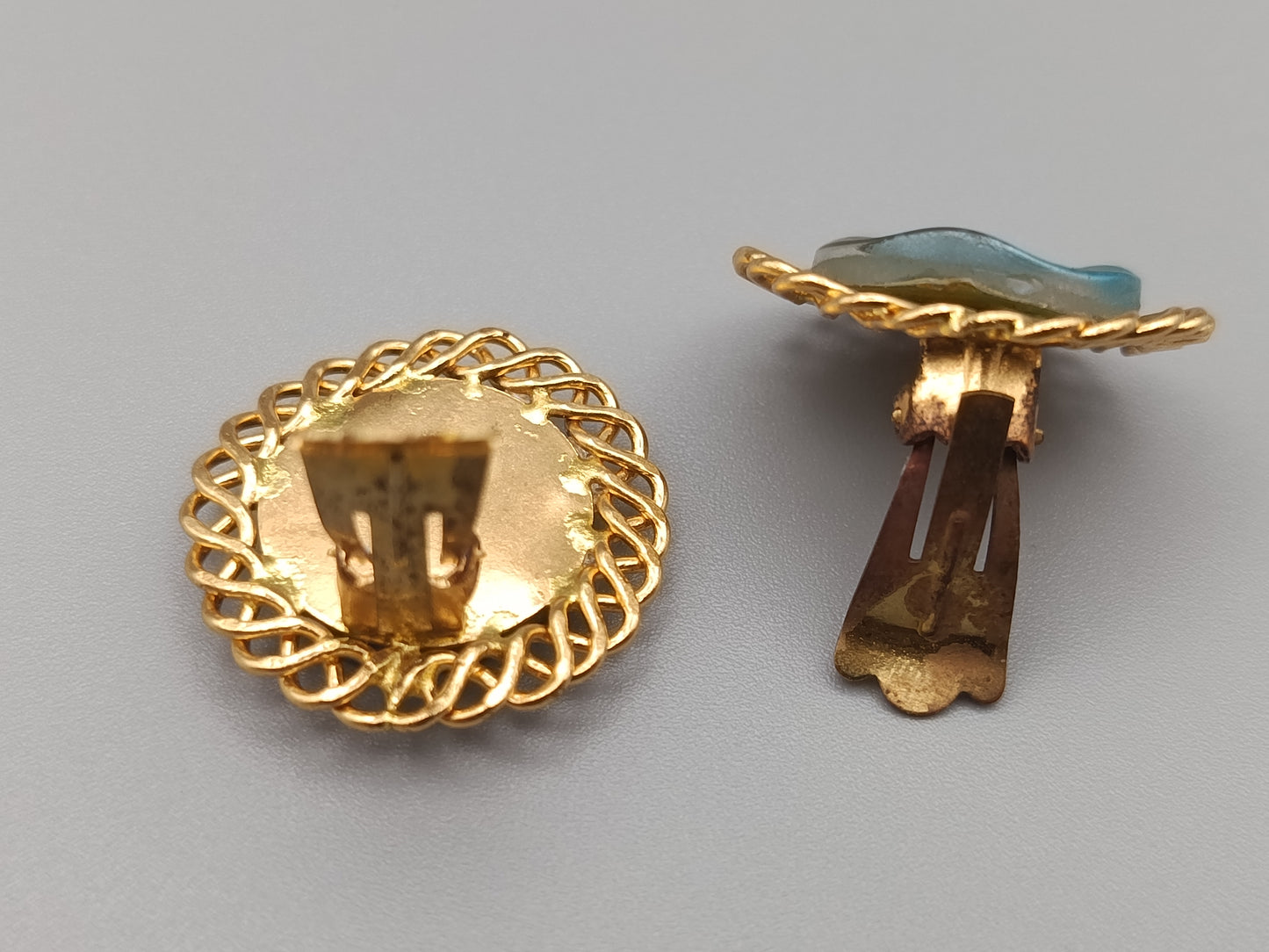 Elegante Vintage Ohrclips mit blau-grünem Stein