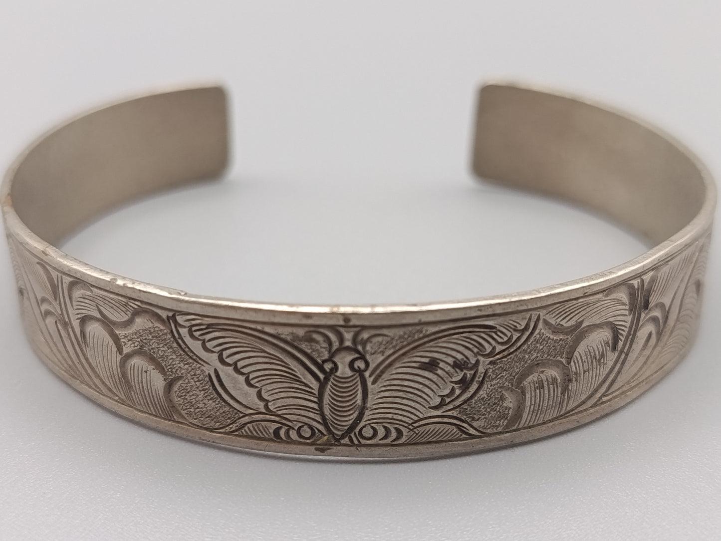 Klassische Damen Armspange mit Schmetterling