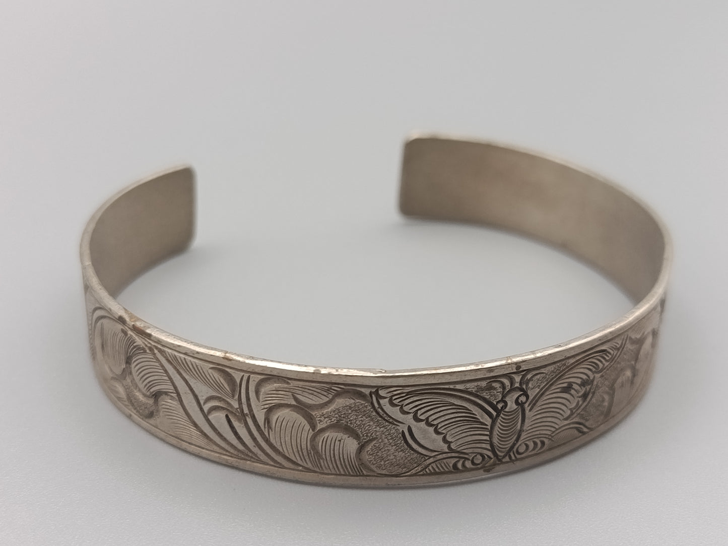 Klassische Damen Armspange mit Schmetterling
