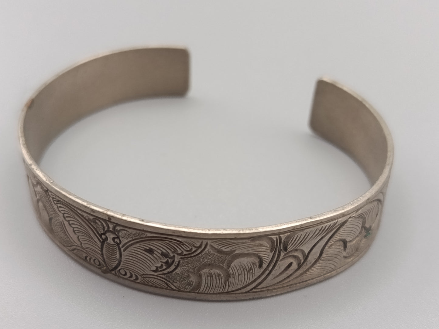 Klassische Damen Armspange mit Schmetterling